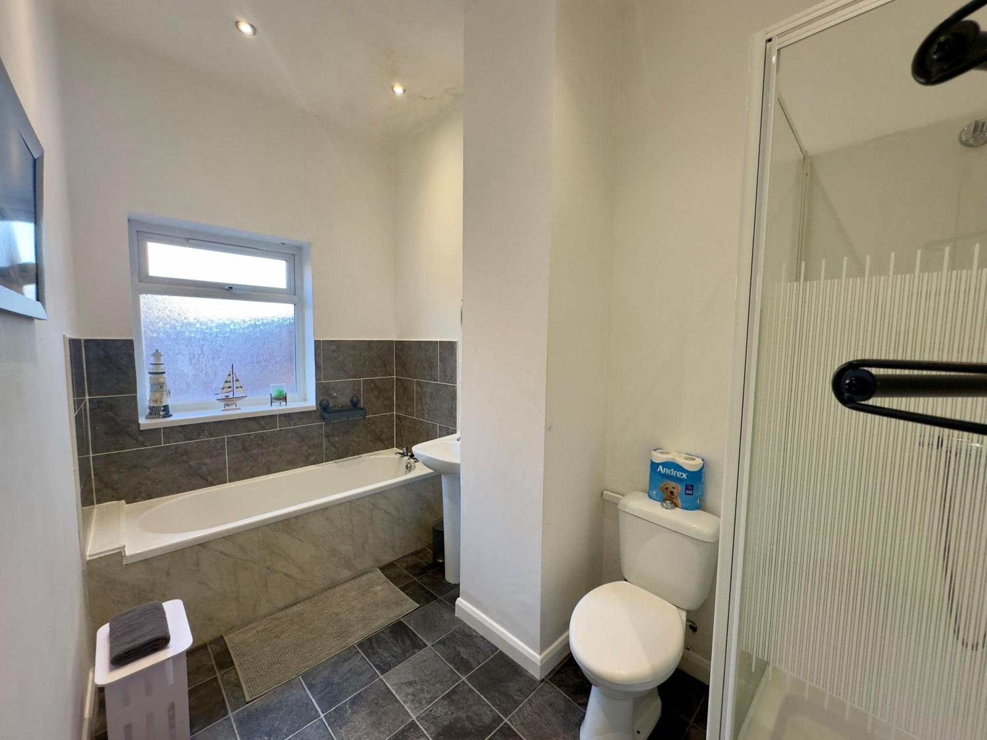 Large Ground Floor Apartment - South Shields - 3 Minutes From South Tyneside Hospital, 8 Minutes From Beach Exterior foto
